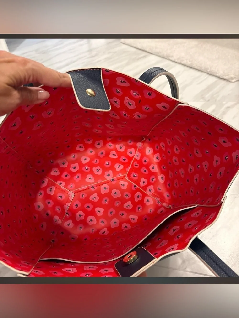 Like New ~ Tommy Bahama Navy Tote with Red Interior